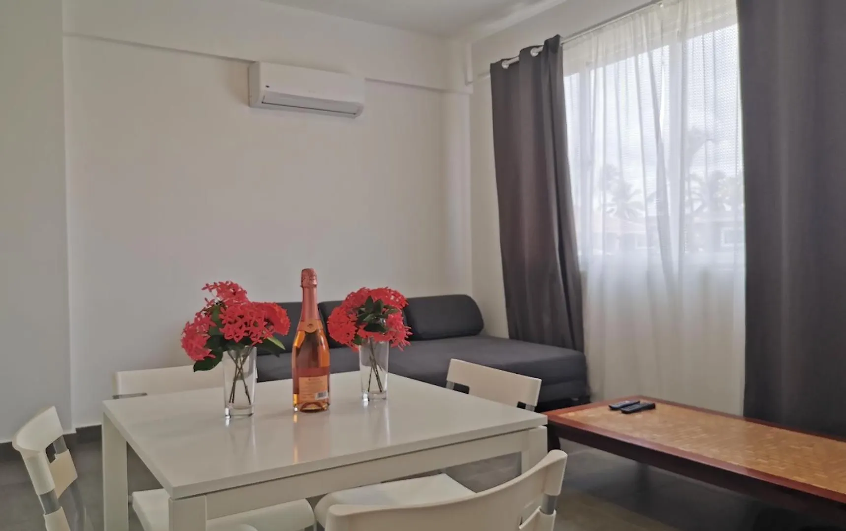 Lejlighedshotel Serenara Studios And Suites - Los Corales Beach - Great Location With Many Restaurants