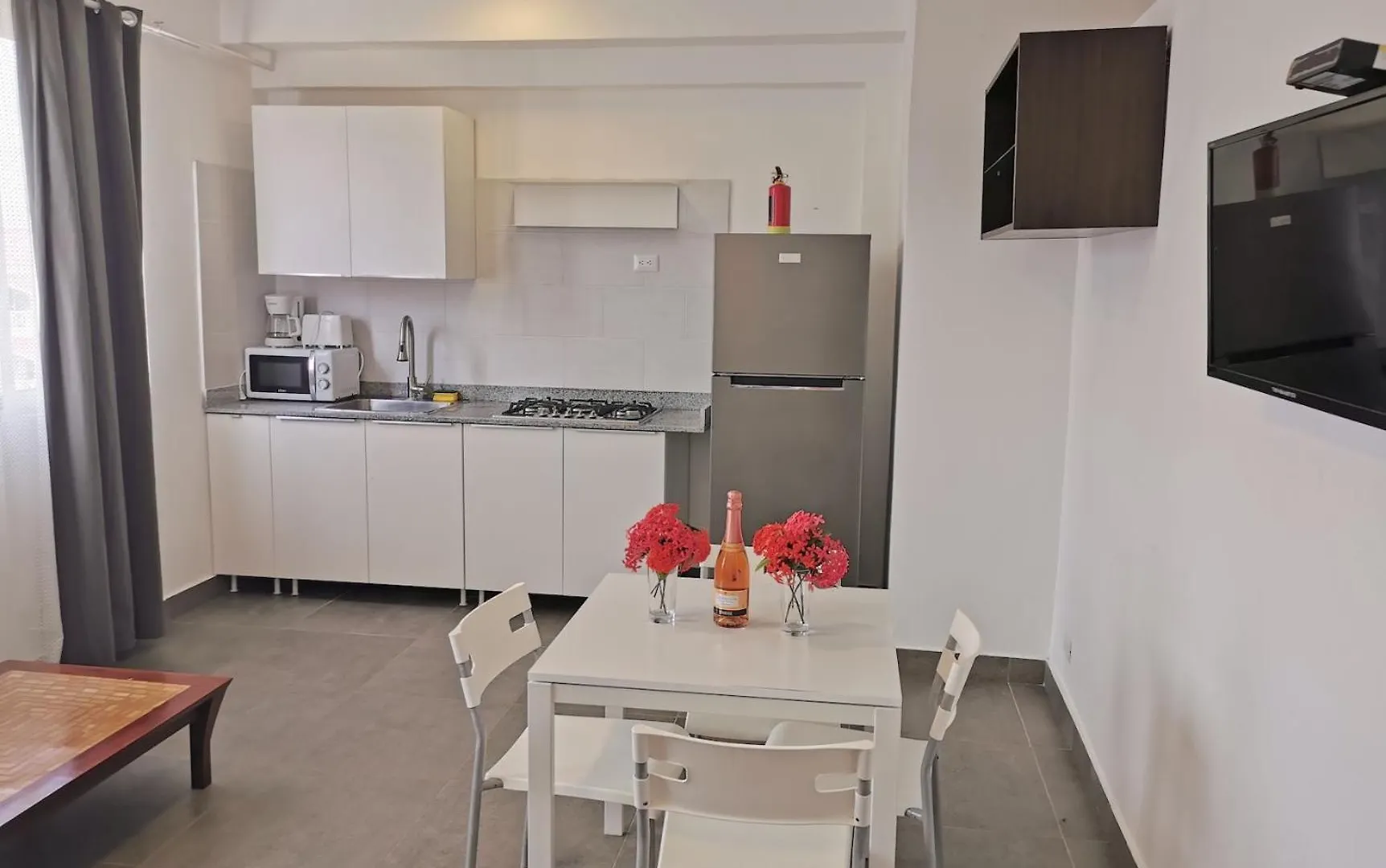 Serenara Studios And Suites - Los Corales Beach - Great Location With Many Restaurants