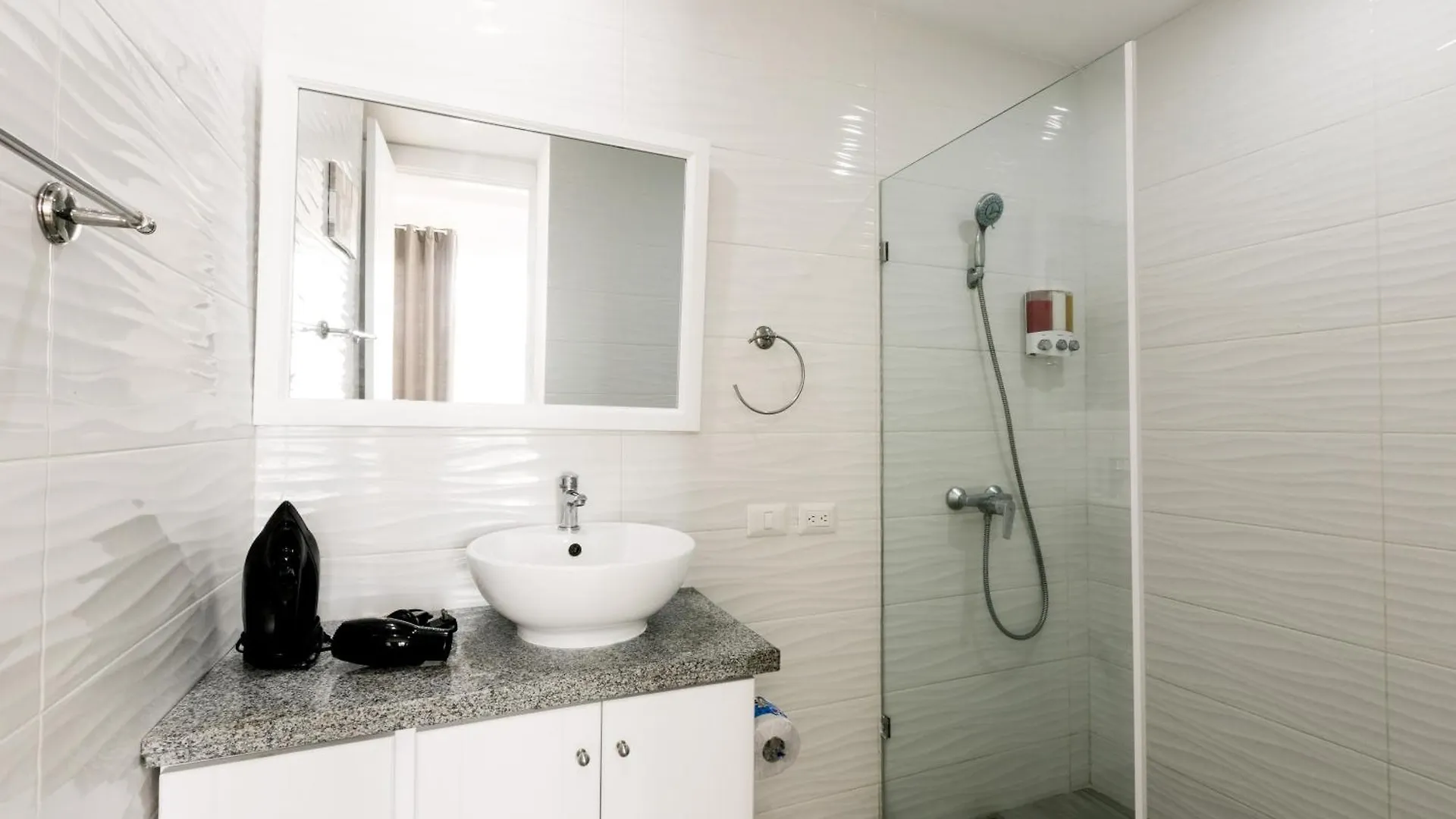 Lejlighedshotel Serenara Studios And Suites - Los Corales Beach - Great Location With Many Restaurants