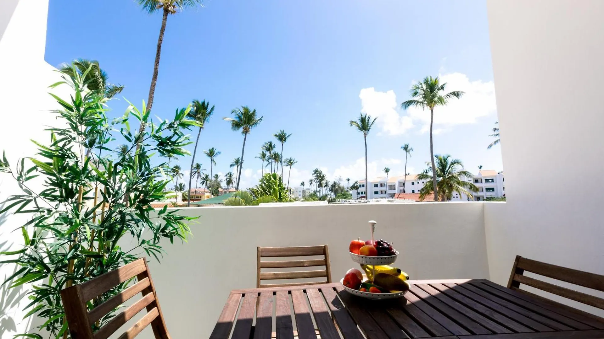 Serenara Studios And Suites - Los Corales Beach - Great Location With Many Restaurants Lejlighedshotel